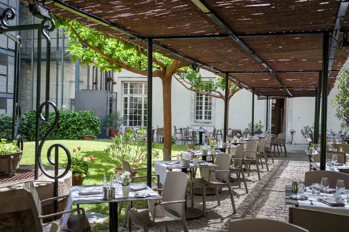 Hôtel Cloître St-Louis outdoor dining patio