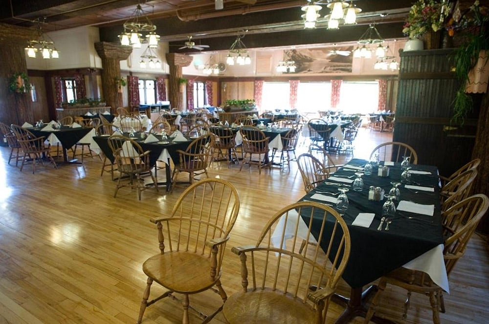 Glacier Park Lodge dining area