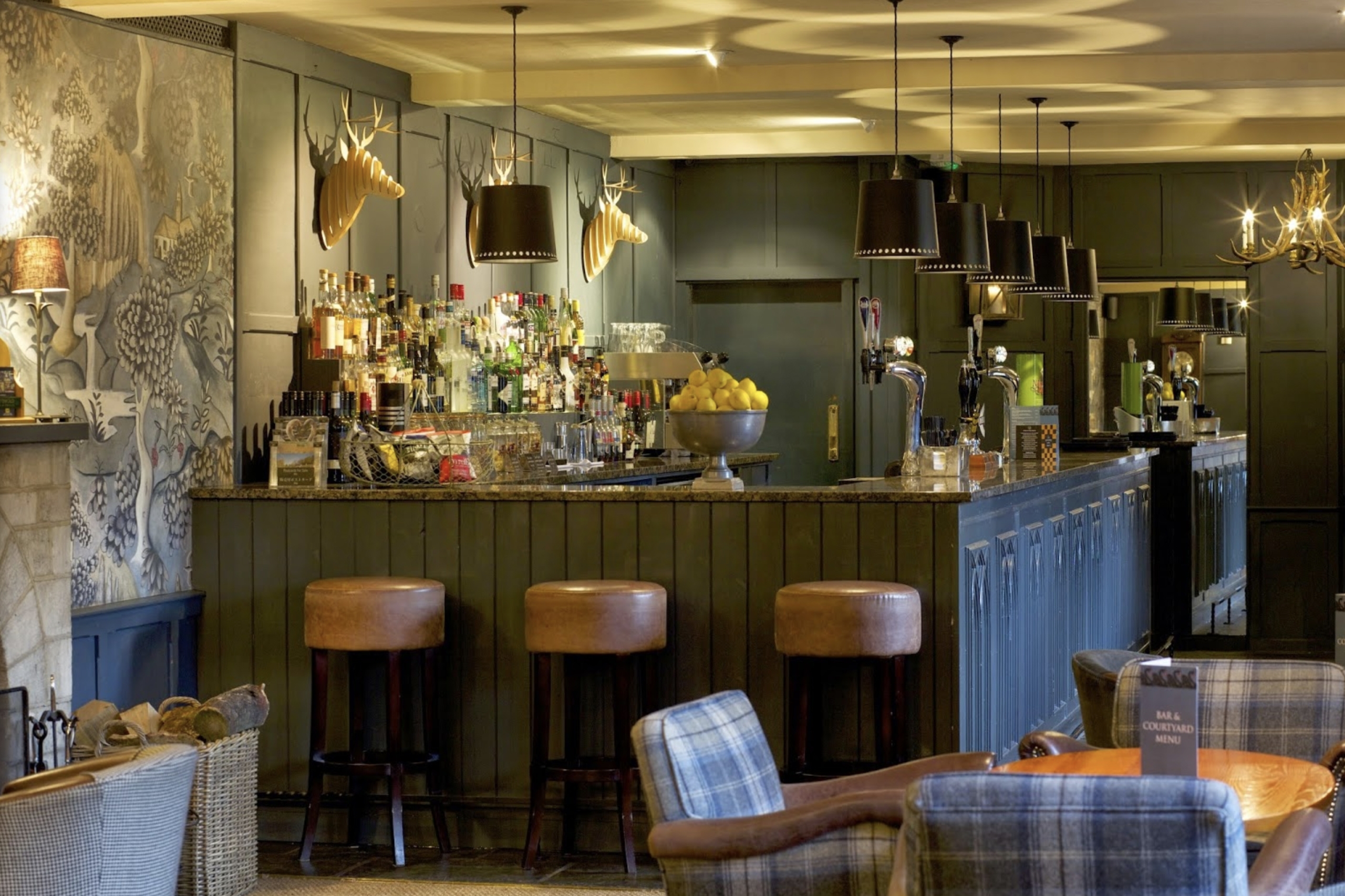 The_Swan_Hotel_Bibury_bar