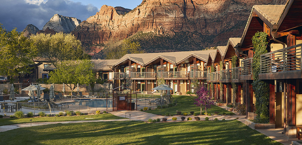 desert pearl inn exterior with mountains in the background