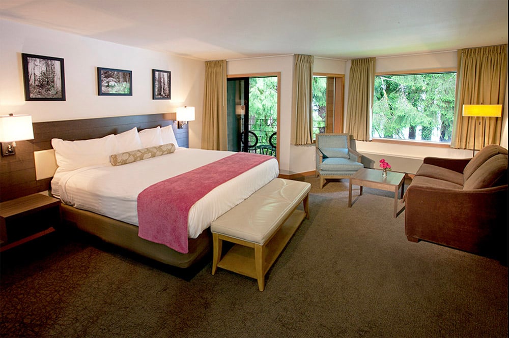 Lake Quinault Lodge bedroom