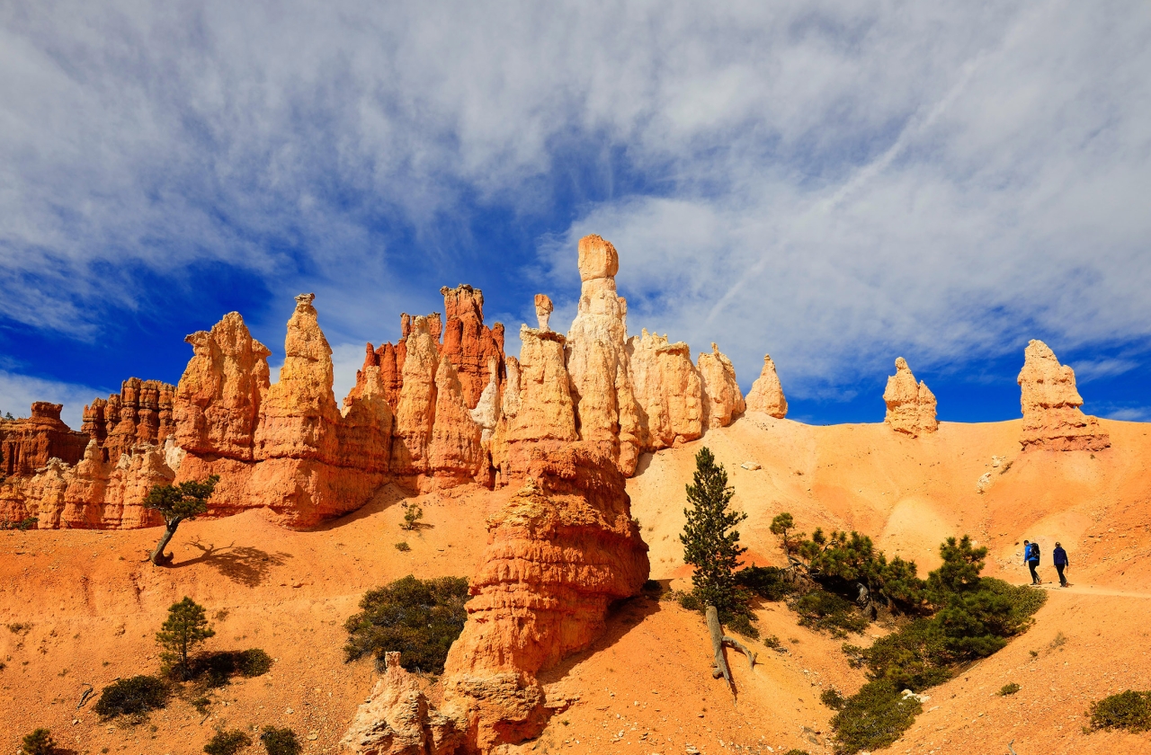 Hikers on the Peckaboo Trail in Bryce Canyon National Park, Utah