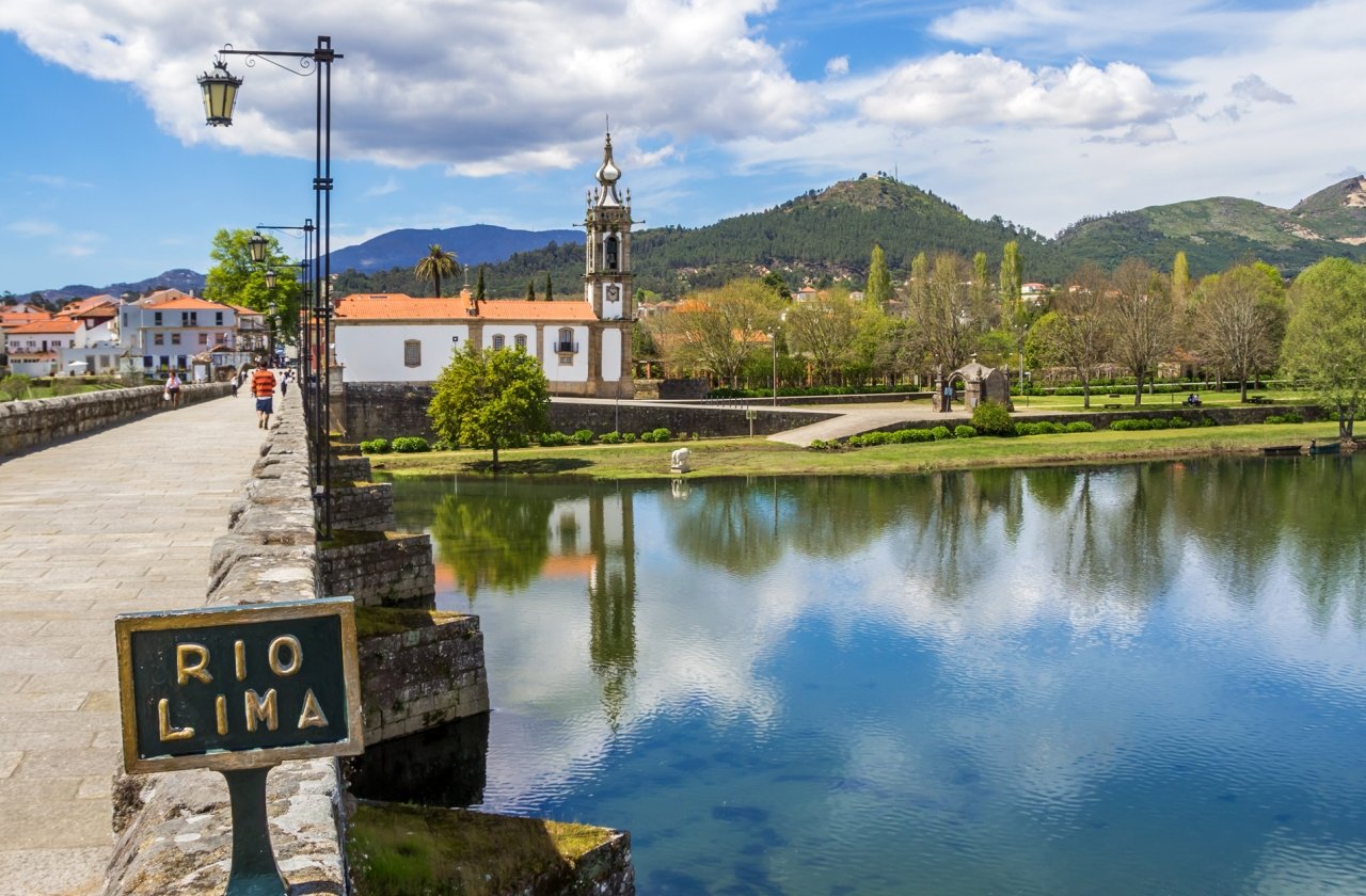 Rio Lima bridge next to the waters and mountains in Portugal