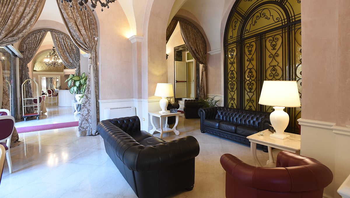 Suite Hotel Santa Chiara 2